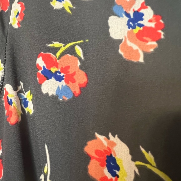 Small lush brand floral wrap grey gray dress lined colorful v neck sleeve - Picture 7 of 10